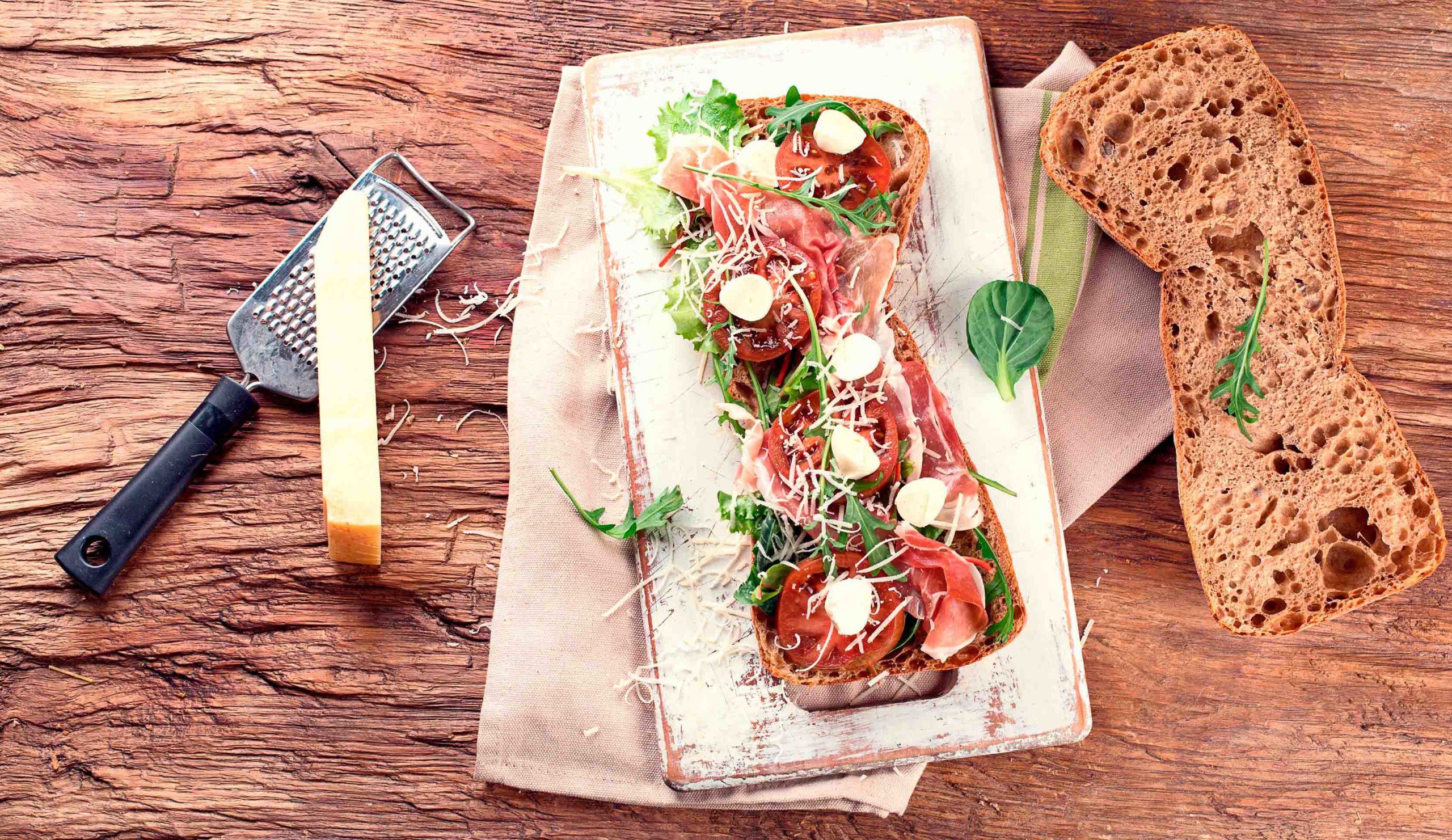 Sandwich de jamón ibérico de bellota y tomates secos